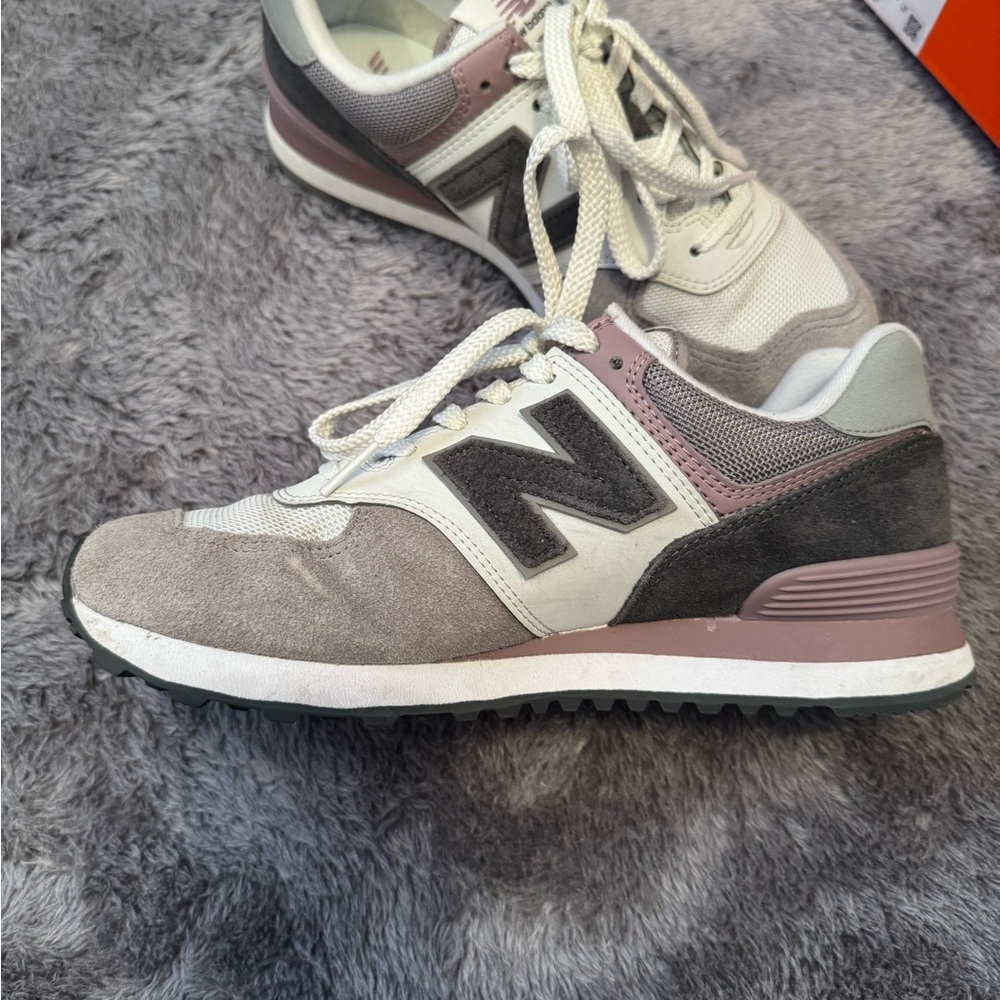 New Balance Women's Gray and Pink Sneakers